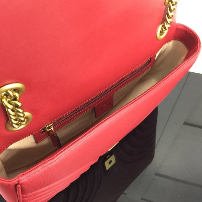 G*u*i gg marmont medium matelassé shoulder bag red