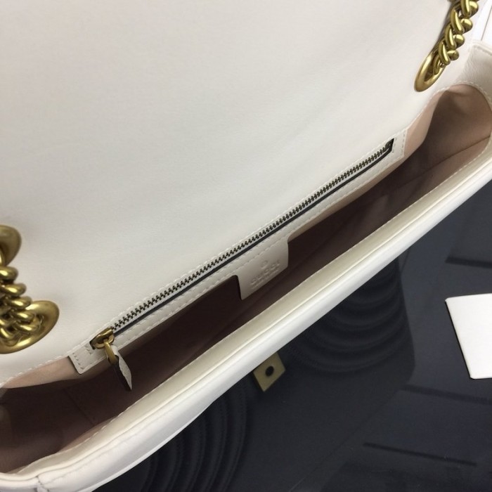 G*u*i gg marmont medium matelassé shoulder bag white