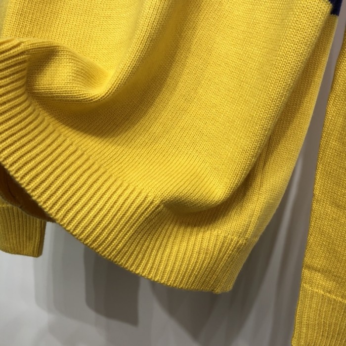 G*u*i 100 wool sweater yellow