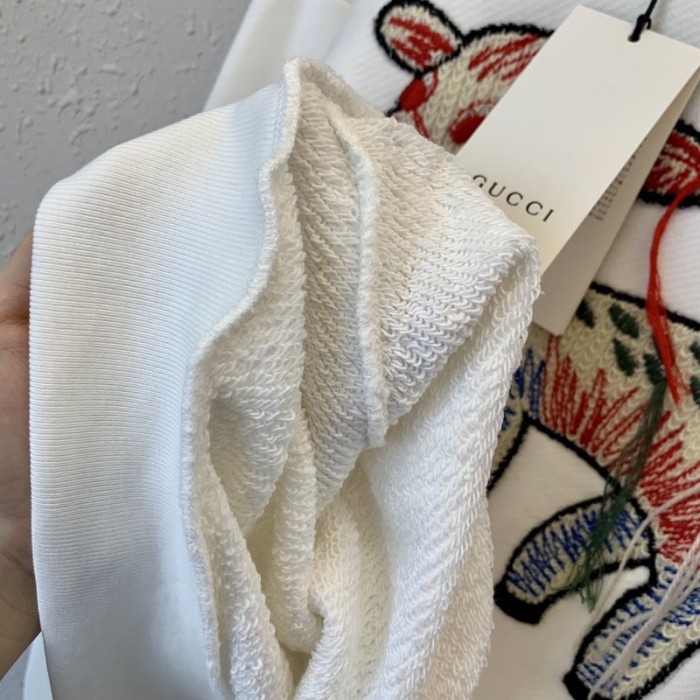 G*u*i fawn patch sweatershirt white