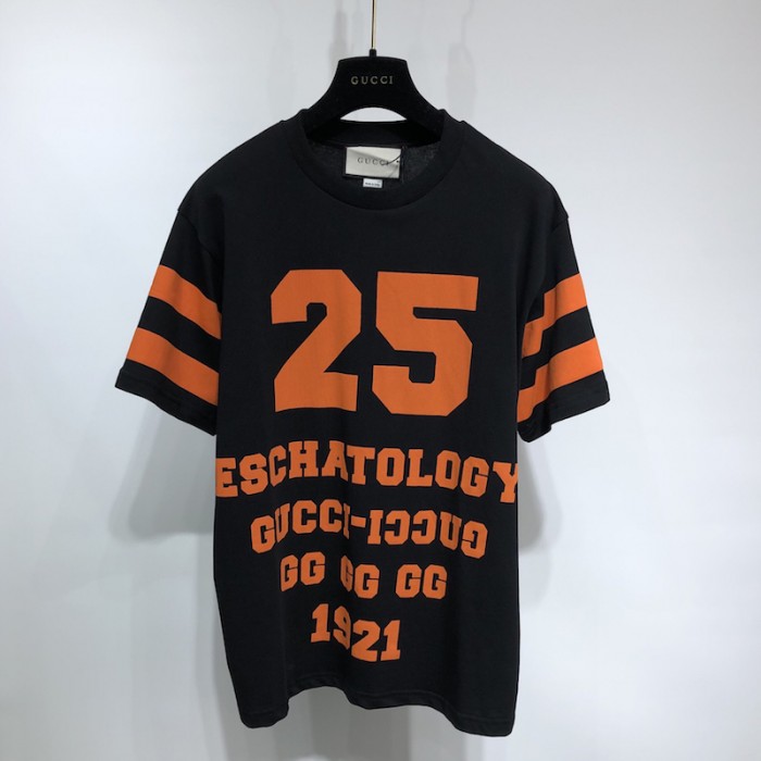 G*u*i t-shirt with ''25 G*u*i eschatology and blind for love 1921'' print black