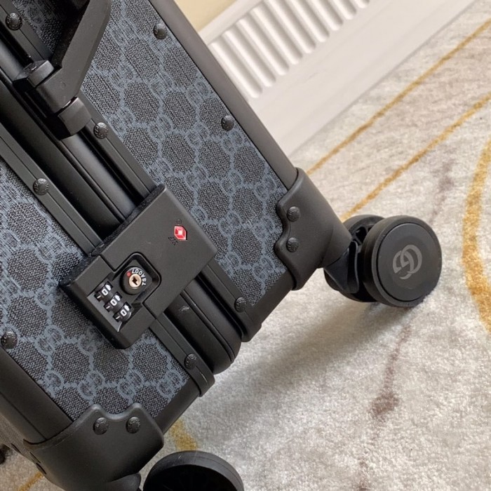 G*u*i globe-trotter black gg canvas luggage