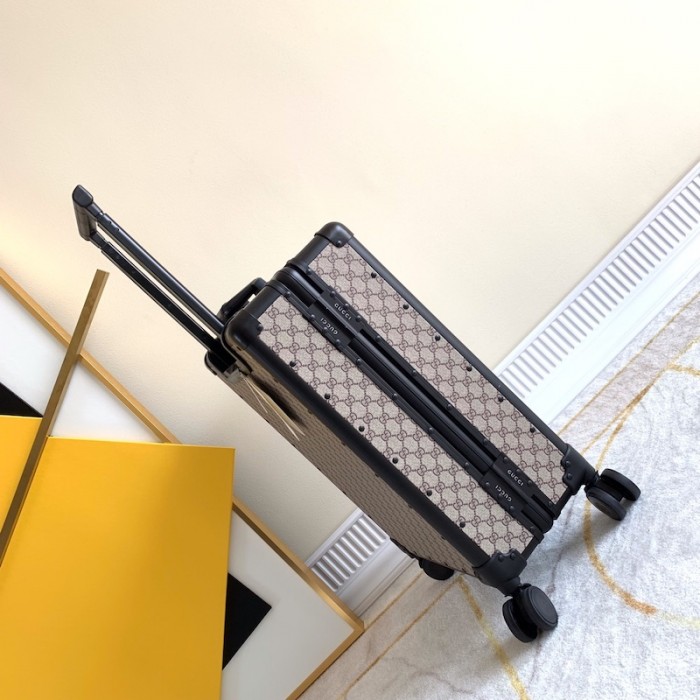 G*u*i globe-trotter beige gg canvas luggage