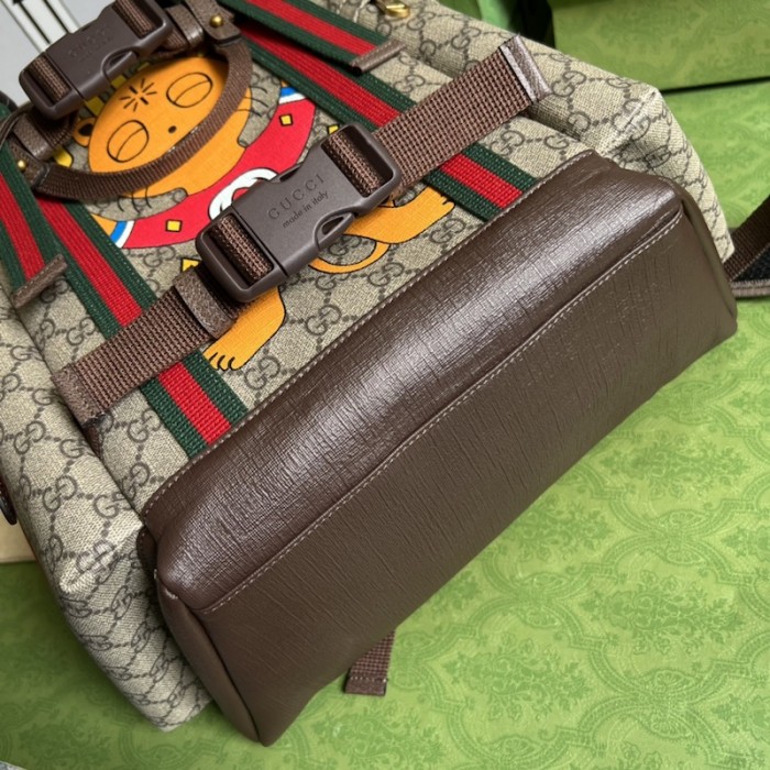G*u*i cat print skateboard backpack 690999