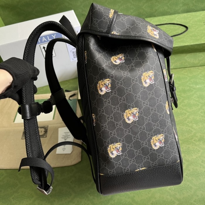 G*u*i gg medium backpack with tiger print 696013