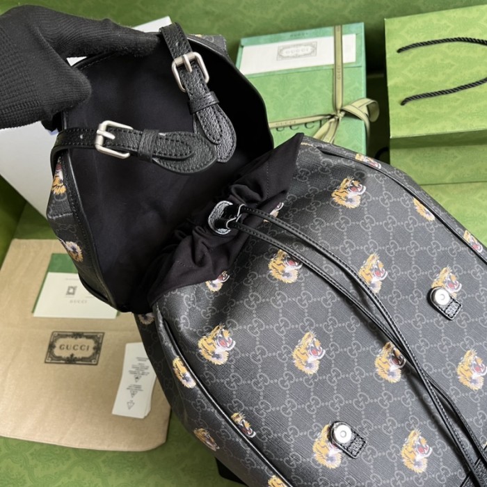 G*u*i gg medium backpack with tiger print 696013