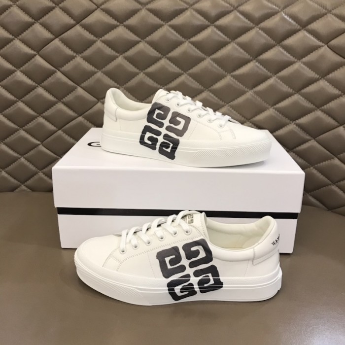 Givenchy Sneakers City sport in leather with tag effect 4G print White