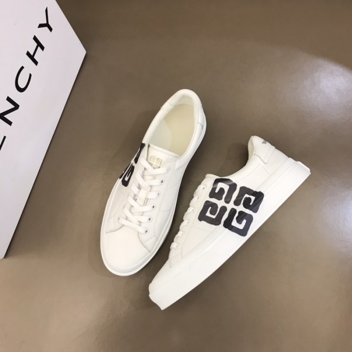Givenchy Sneakers City sport in leather with tag effect 4G print White