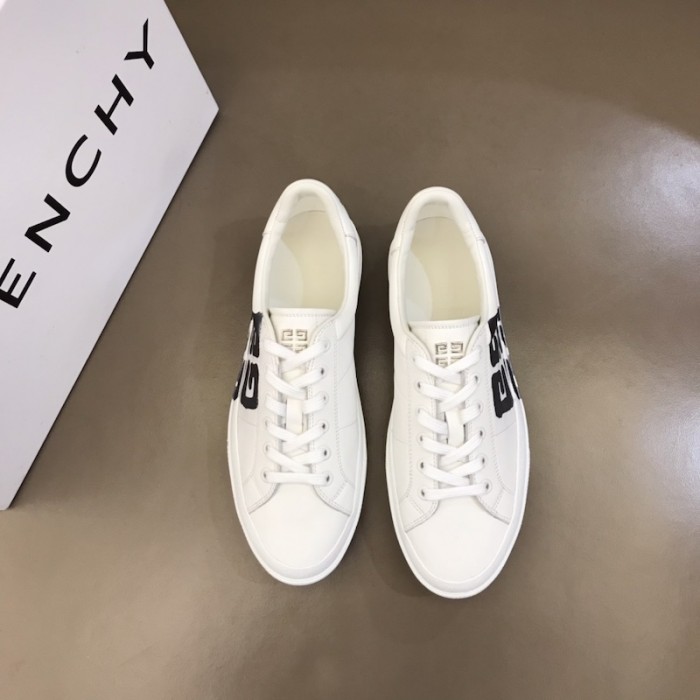 Givenchy Sneakers City sport in leather with tag effect 4G print White