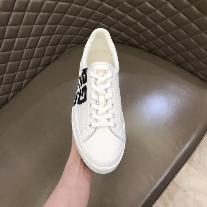 Givenchy Sneakers City sport in leather with tag effect 4G print White