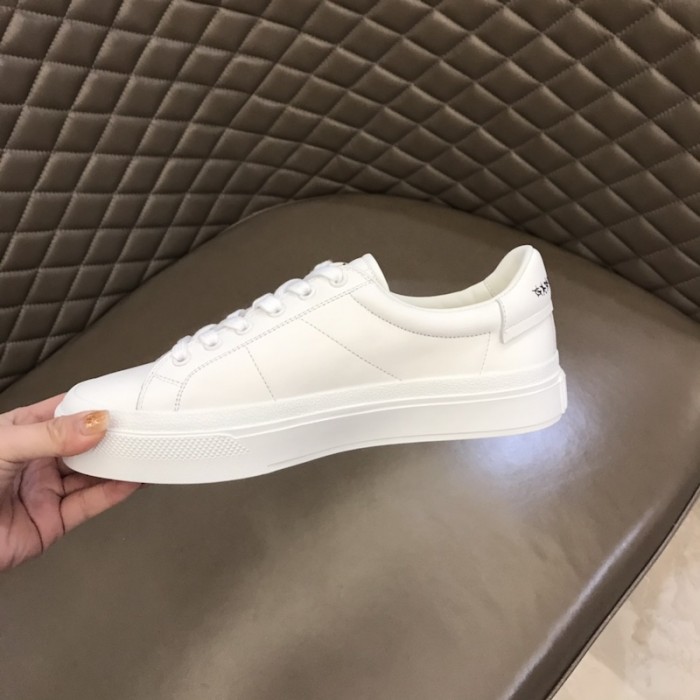Givenchy Sneakers City sport in leather with tag effect 4G print White