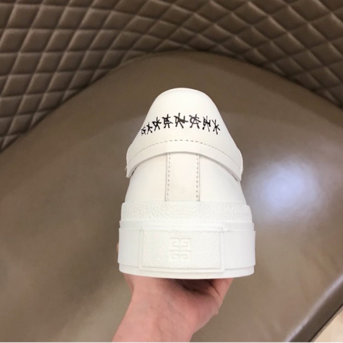 Givenchy Sneakers City sport in leather with tag effect 4G print White