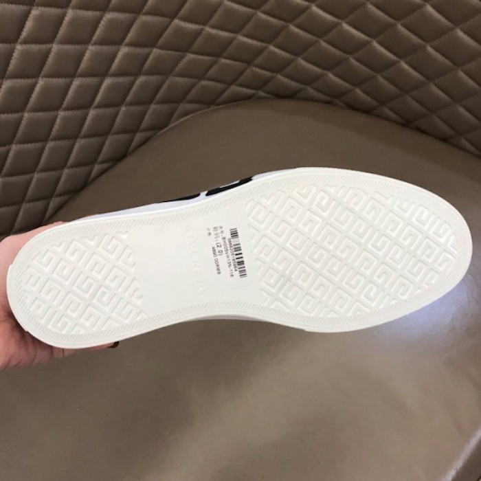 Givenchy Sneakers City sport in leather with tag effect 4G print White