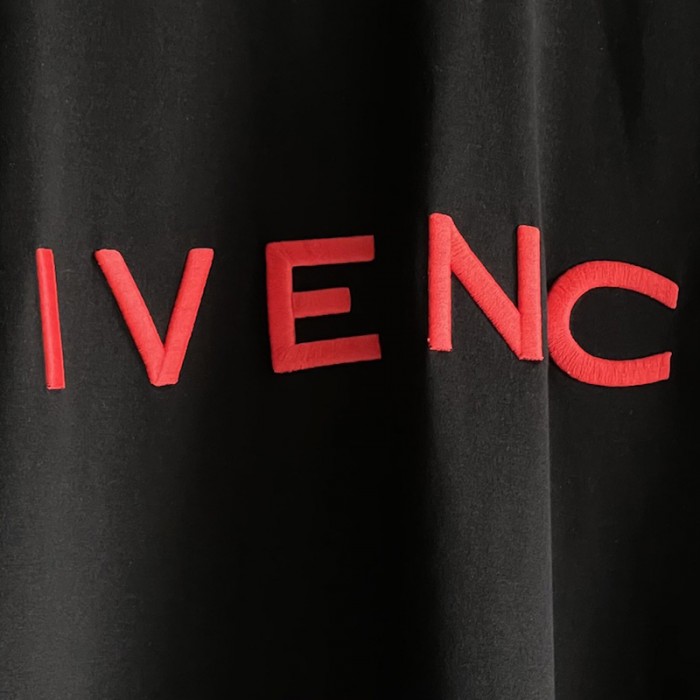 Givenchy 4G Embroidered Oversized T shirt Black/Red