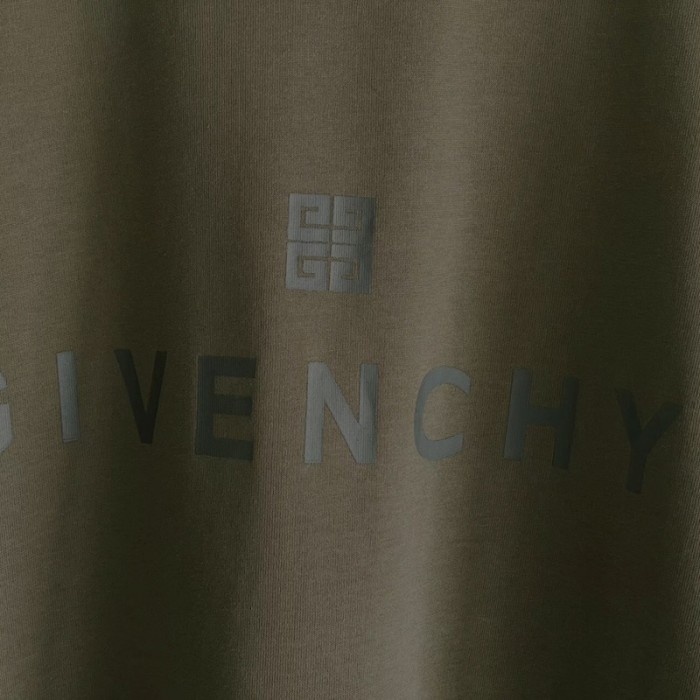 Givenchy Oversized t-shirt in printed jersey Military Green