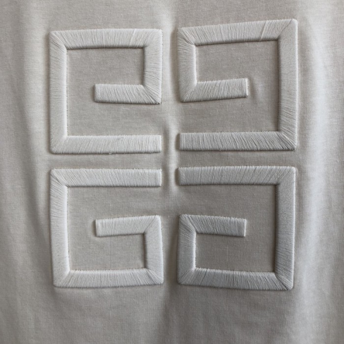 Givenchy T-shirt in GIVENCHY 4G embroidered jersey