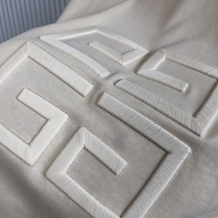 Givenchy T-shirt in GIVENCHY 4G embroidered jersey