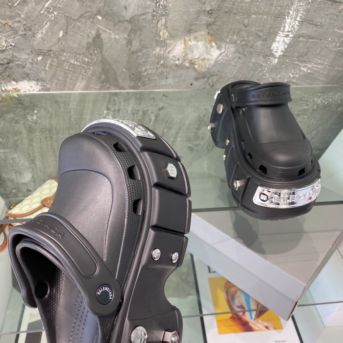 Ba*len*cia*ga hardcrocs sandal in black rubber
