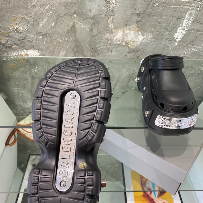 Ba*len*cia*ga hardcrocs sandal in black rubber
