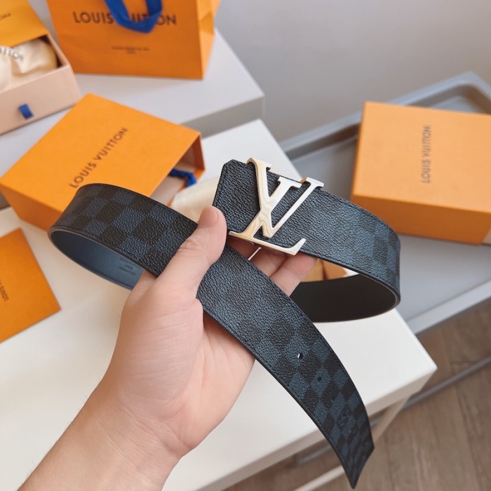 l**is V*t*n blue damier initiales belt m9210