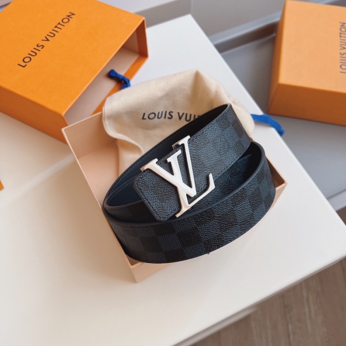 l**is V*t*n blue damier initiales belt m9210