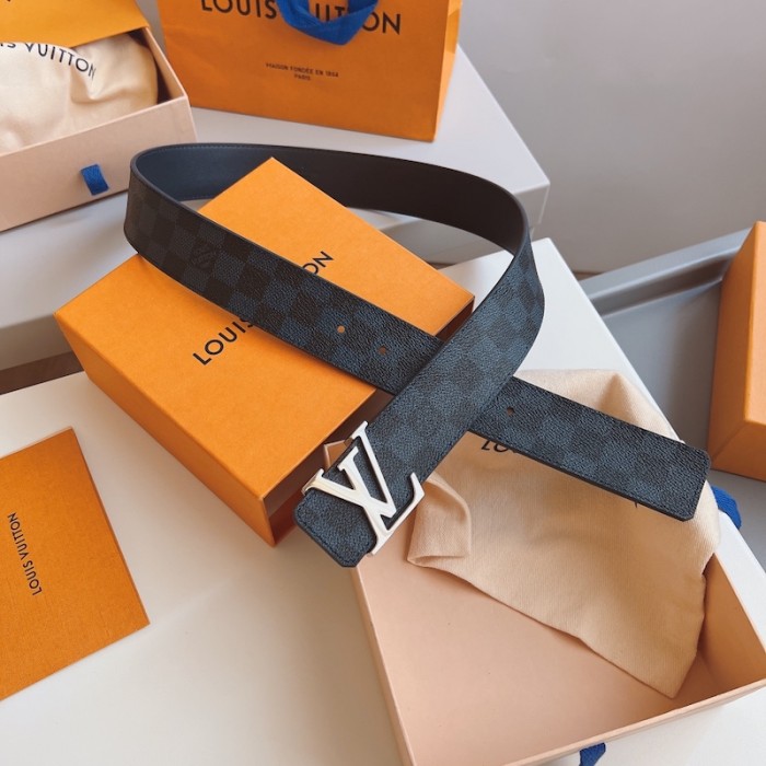 l**is V*t*n blue damier initiales belt m9210