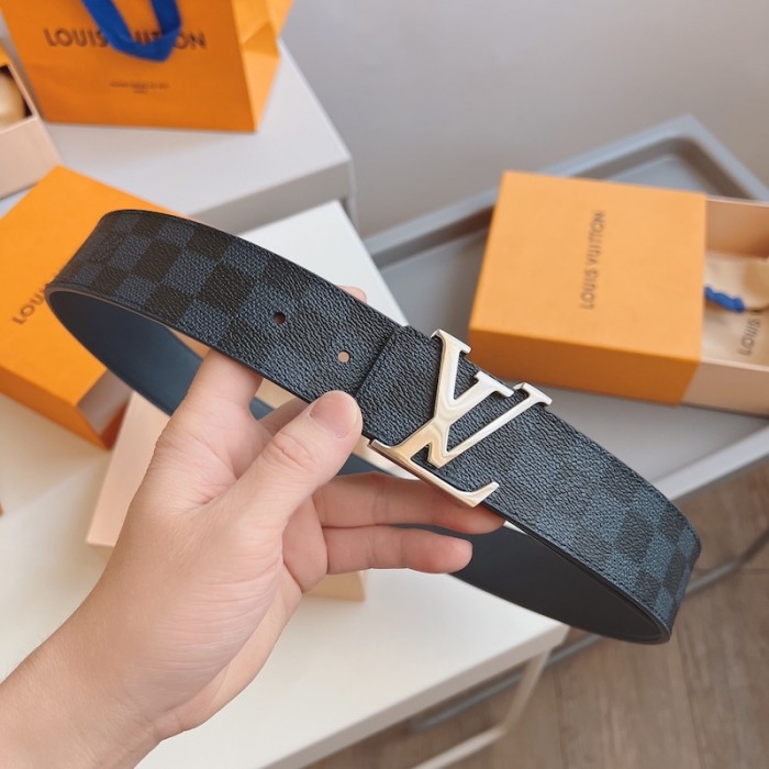 l**is V*t*n blue damier initiales belt m9210