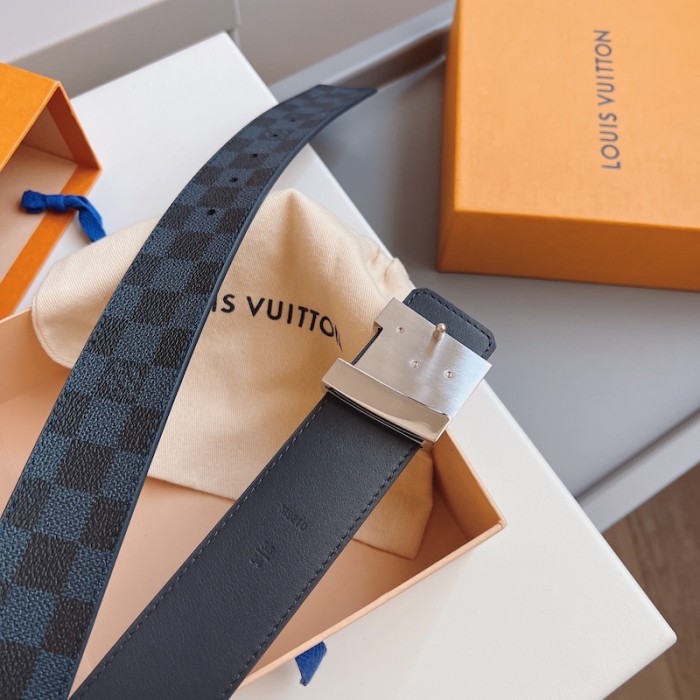 l**is V*t*n blue damier initiales belt m9210