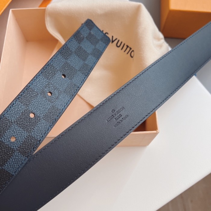 l**is V*t*n blue damier initiales belt m9210