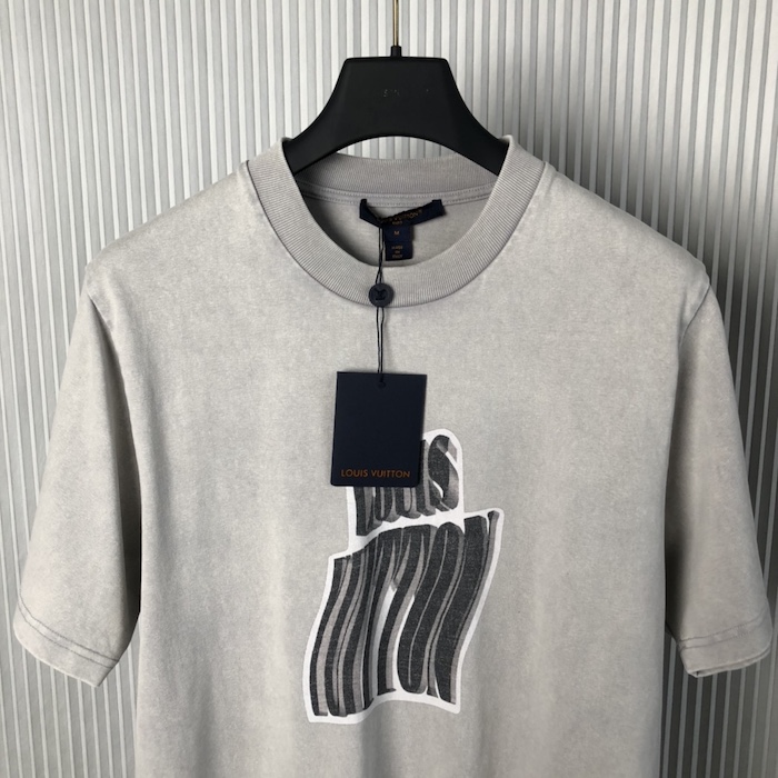 l**is V*t*n graphic lv signature t-shirt 1affe9