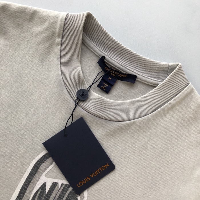 l**is V*t*n graphic lv signature t-shirt 1affe9