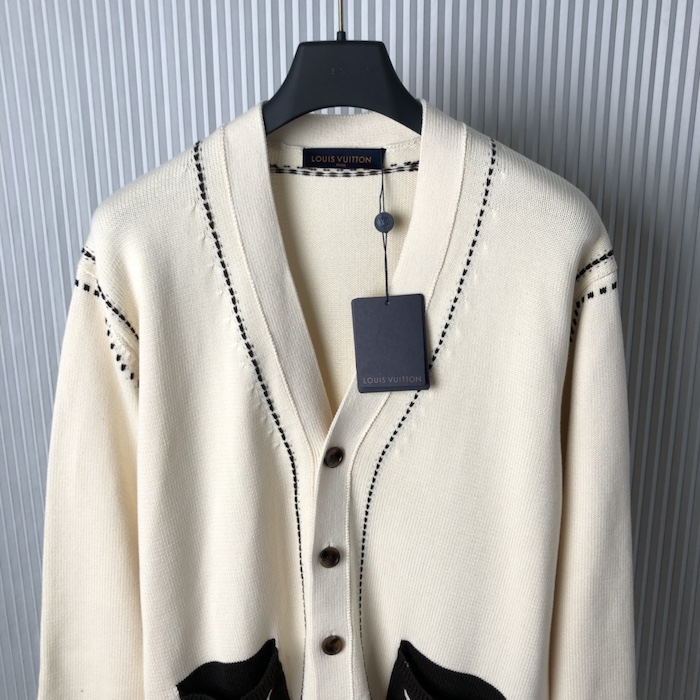 l**is V*t*n signature light cardigan 1afpy1