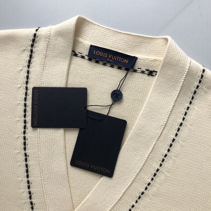 l**is V*t*n signature light cardigan 1afpy1