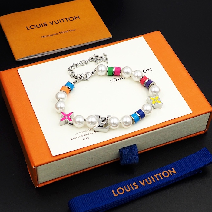 l**is V*t*n mng pearls party bracelet m1264a