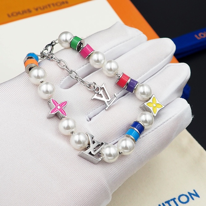 l**is V*t*n mng pearls party bracelet m1264a