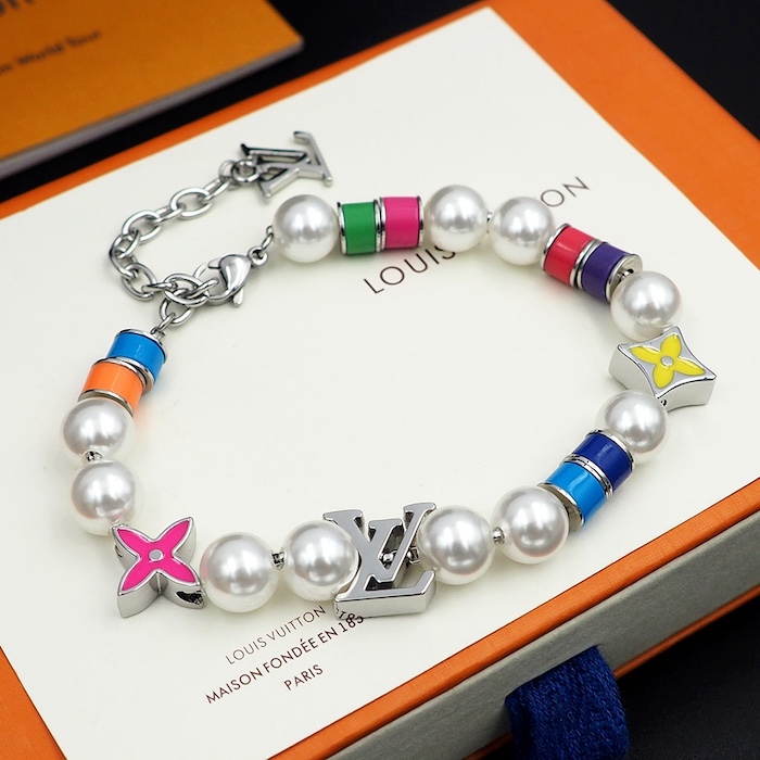 l**is V*t*n mng pearls party bracelet m1264a