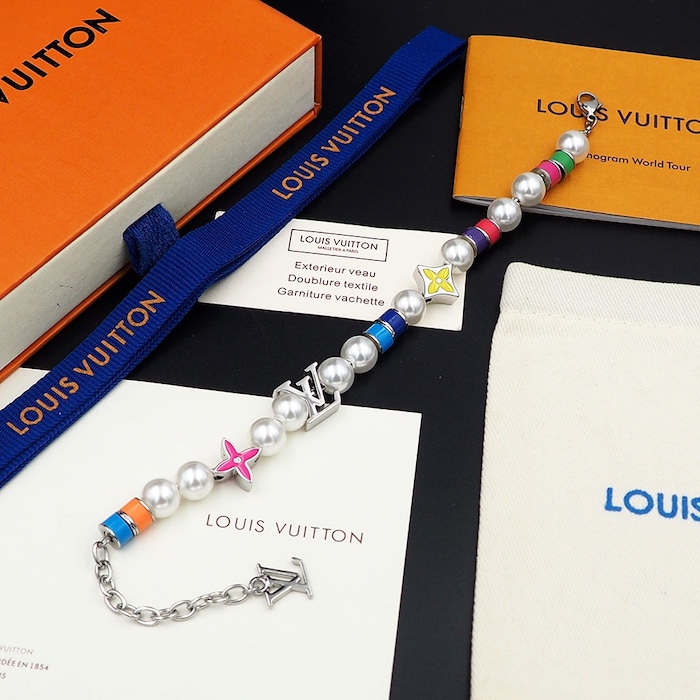 l**is V*t*n mng pearls party bracelet m1264a