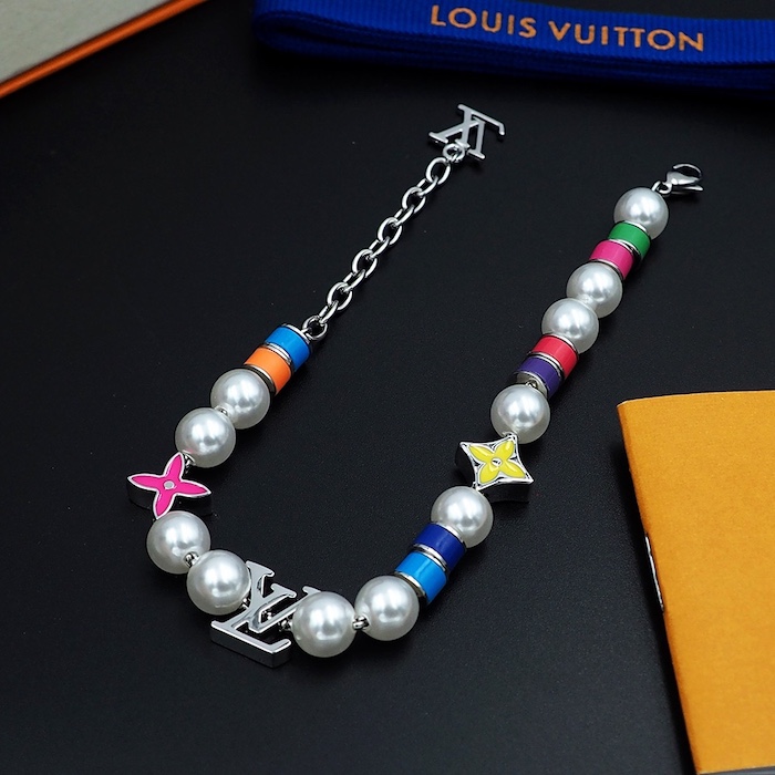l**is V*t*n mng pearls party bracelet m1264a