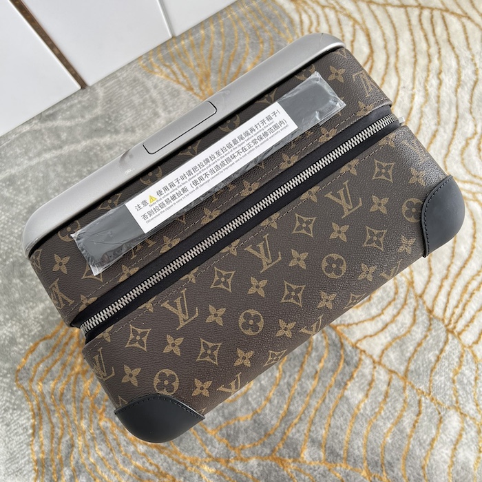 l**is V*t*n monogram canvas horizon 55 m20294