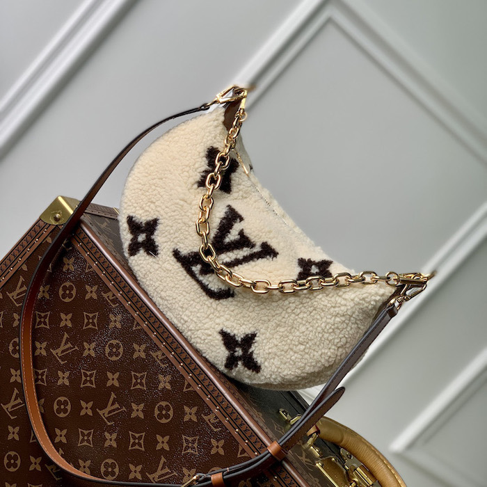 l**is V*t*n shearling over the moon m23321