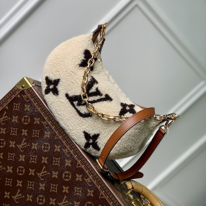 l**is V*t*n shearling over the moon m23321