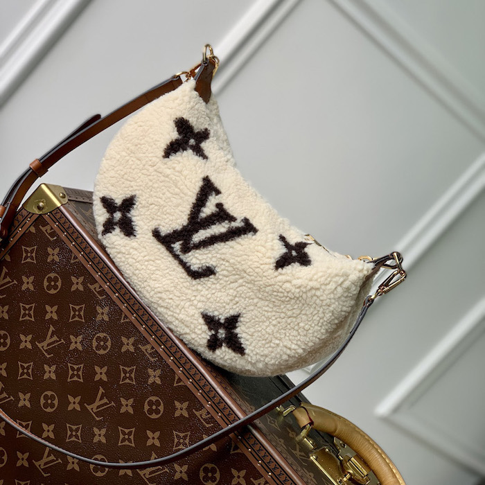 l**is V*t*n shearling over the moon m23321