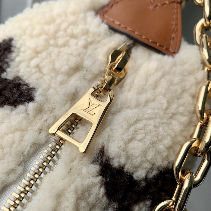 l**is V*t*n shearling over the moon m23321