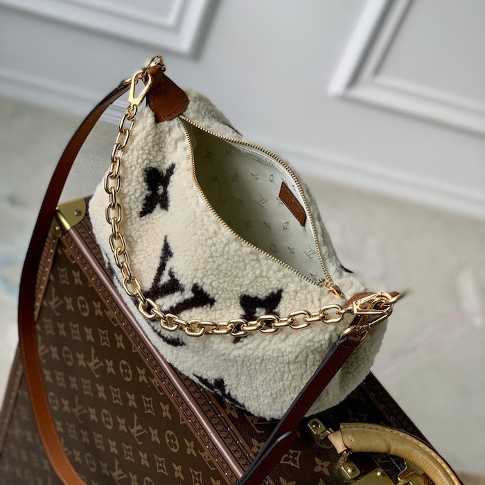 l**is V*t*n shearling over the moon m23321