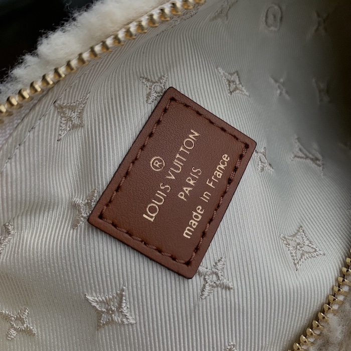 l**is V*t*n shearling over the moon m23321