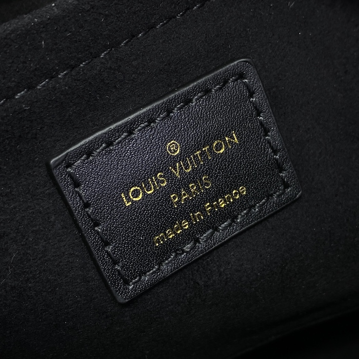 l**is V*t*n onthego east west black m23640