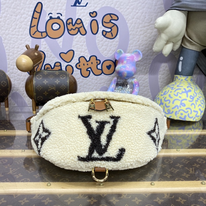 l**is V*t*n monogram shearling bumbag m23715