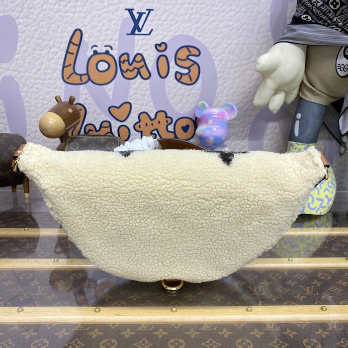 l**is V*t*n monogram shearling bumbag m23715