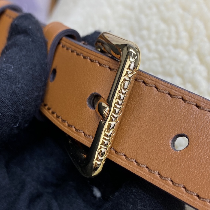 l**is V*t*n monogram shearling bumbag m23715