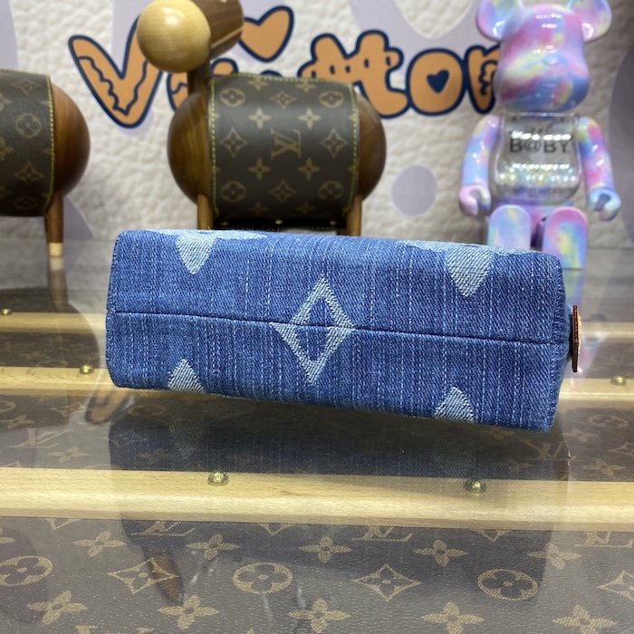 l**is V*t*n monogram denim pochette cosmétique pm m24316